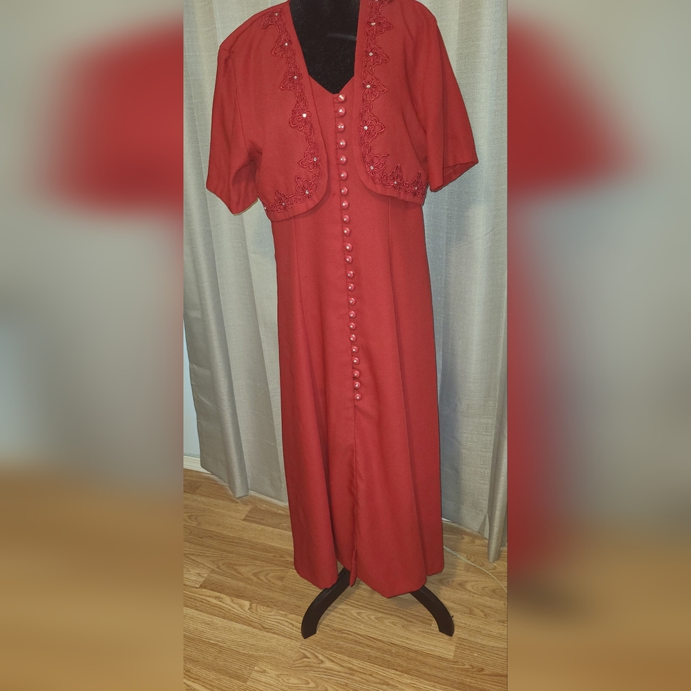 Red Maxi Dress with Flowing Silhouette and V-Neck